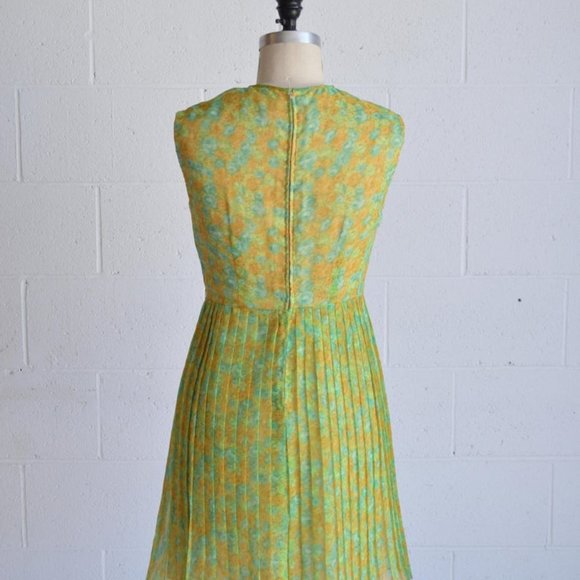 Vintage 60s green pleated fit & flare dress - Picture 5 of 5